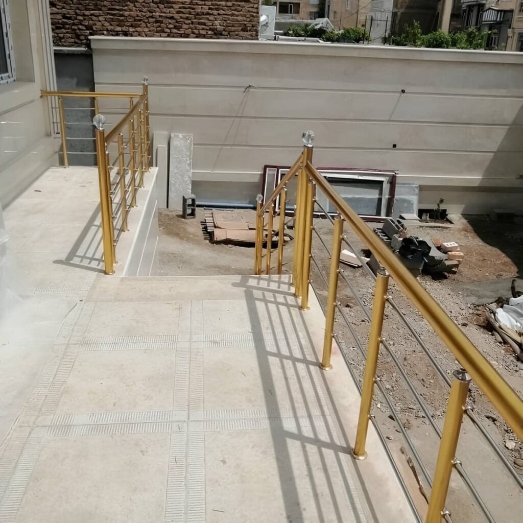 جانپناه استیل برسخورده در ایوان روباز مسکونی جانپناه استیل برسخورده در ایوان روباز مسکونی