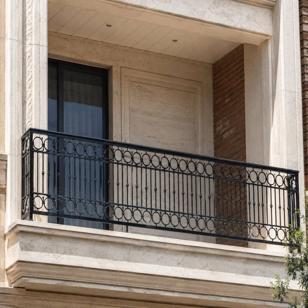 جان پناه آلومینیومی با لبه صاف روی تراس