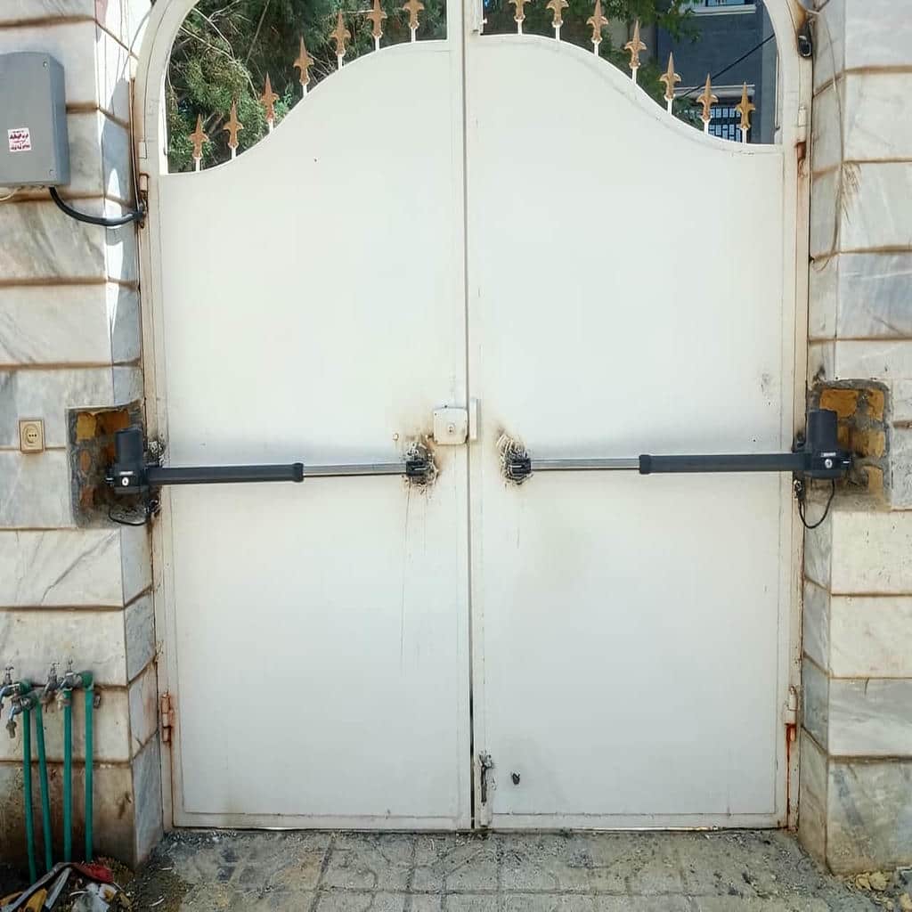 جک درب پارکینگ تبریز کنار ستون سنگی روشن