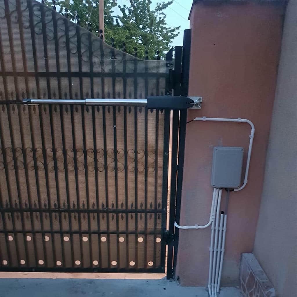 جک درب پارکینگ کنار دهانه سنگی اراک