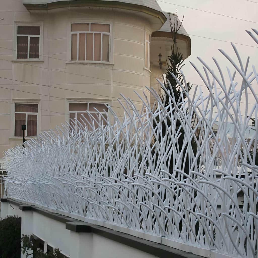 حفاظ دیوار مشکی روی دیوار آجری در استان زنجان