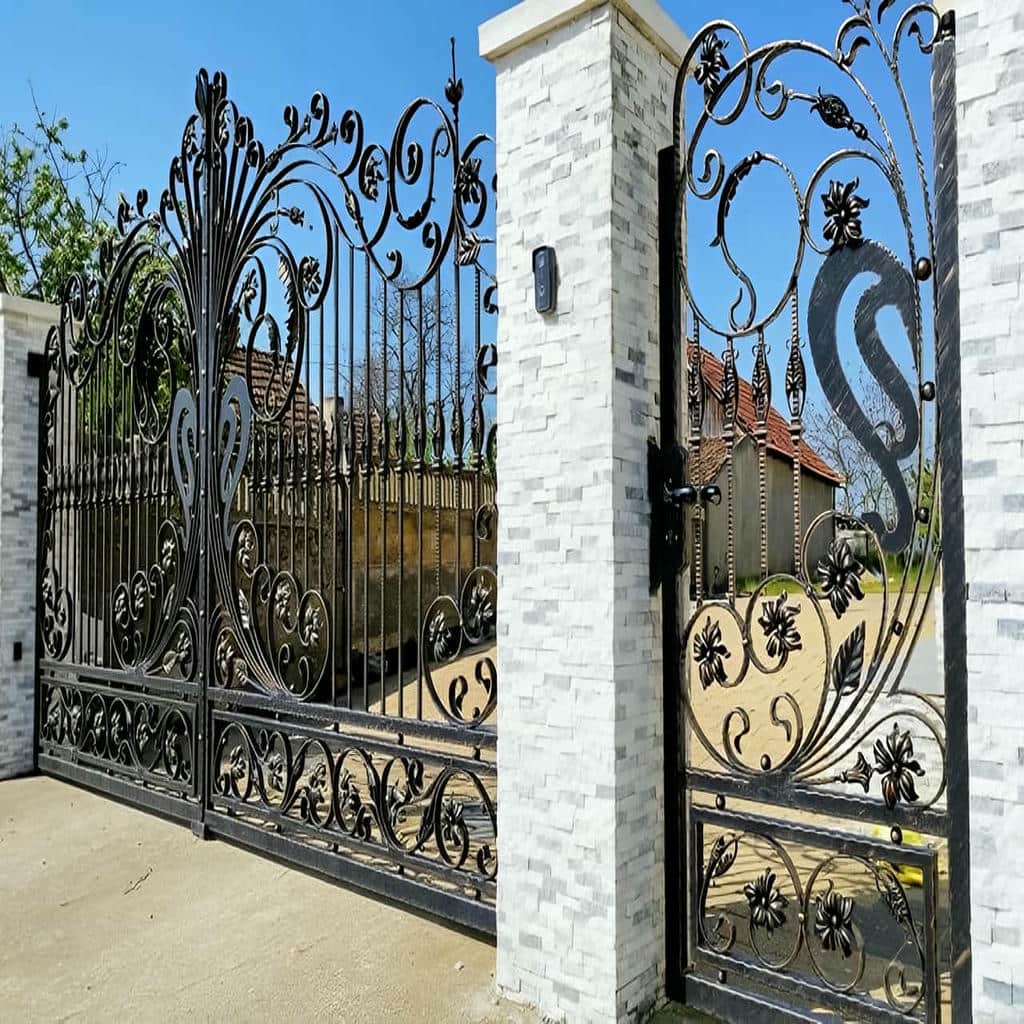 دهانه پارکینگ نوساز میان ستون های بتنی