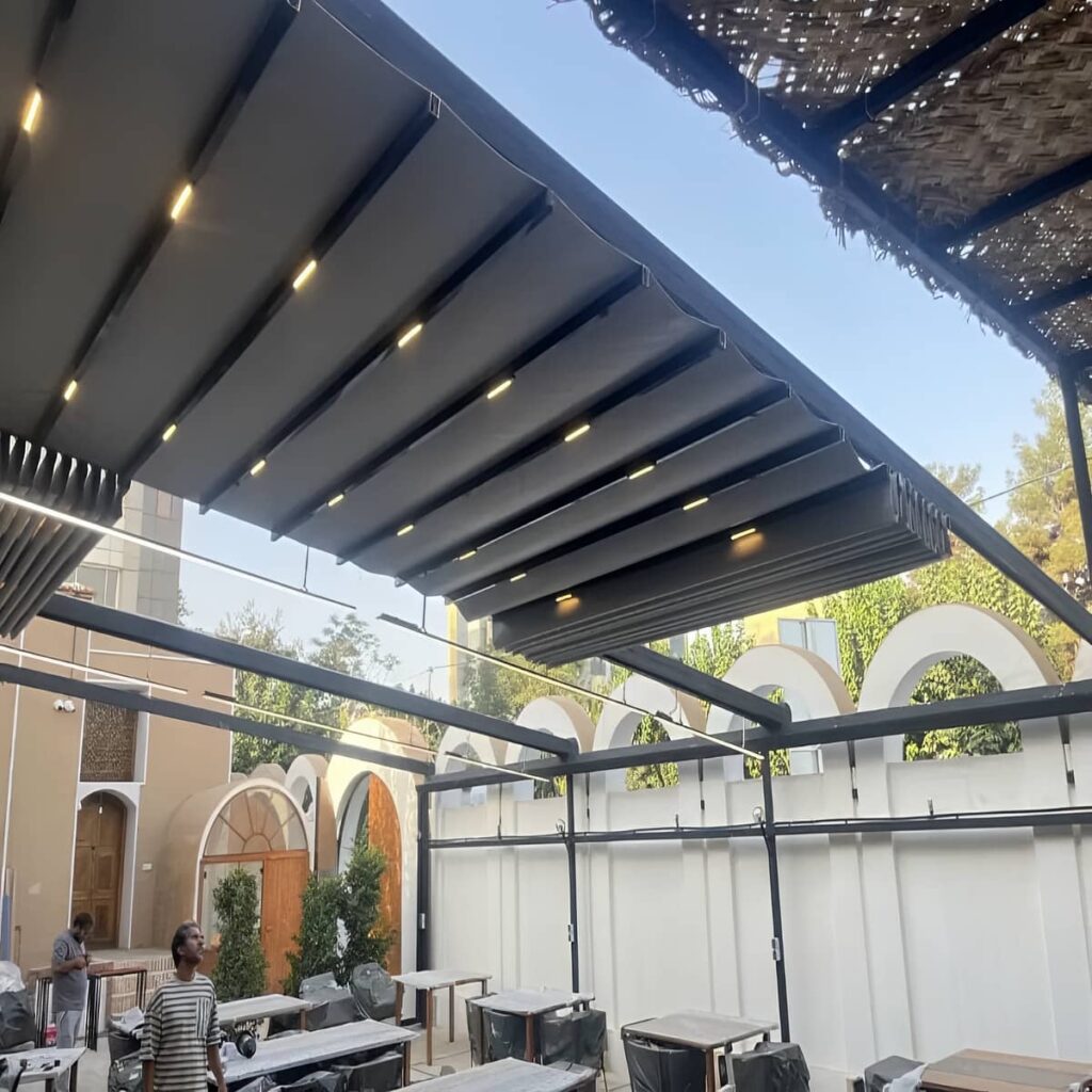 سایبان برقی زیتونی بر ورودی خانه زاهدان