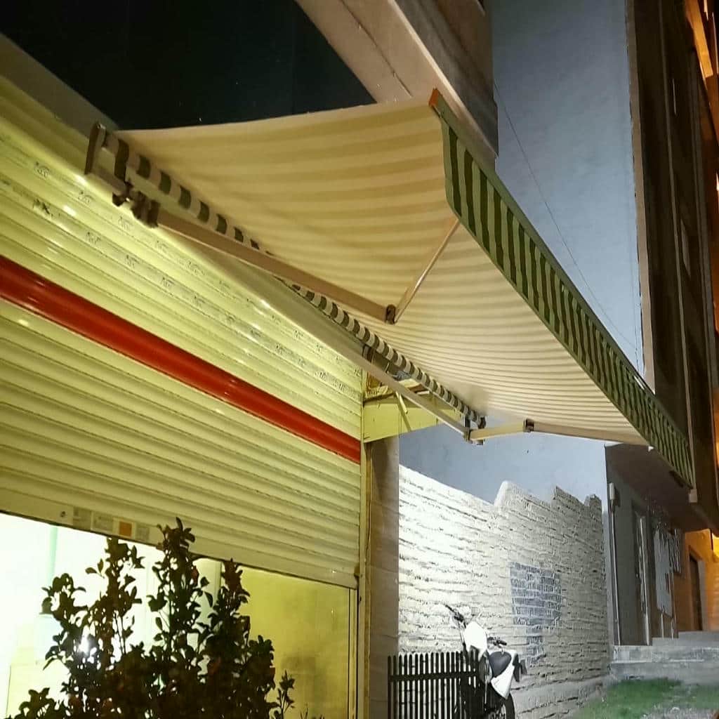 سایه بان اتوماتیک روی ورودی اداری استان خراسان جنوبی