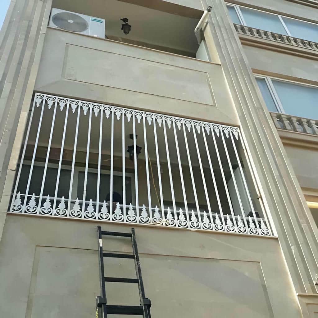 نرده افقی کنار قاب سفید در استان آذربایجان شرقی