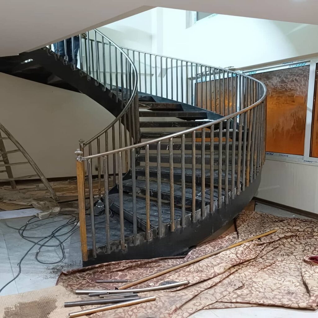 هندریل استیل براق در راهروی آماده تحویل هندریل استیل براق در راهروی آماده تحویل