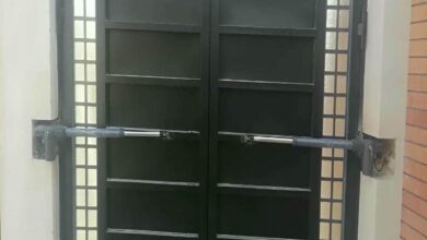 جک درب پارکینگ روی لنگه سنگین ساختمان شیراز