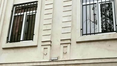 حفاظ پنجره خاکستری نمای بادگیر استان کرمان