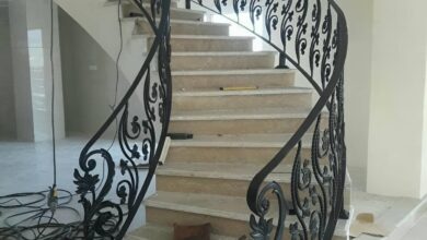 نرده راه پله تیره در خروجی بام استان هرمزگان