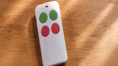 کرکره برقی خاکستری ورودی فروشگاه در همدان